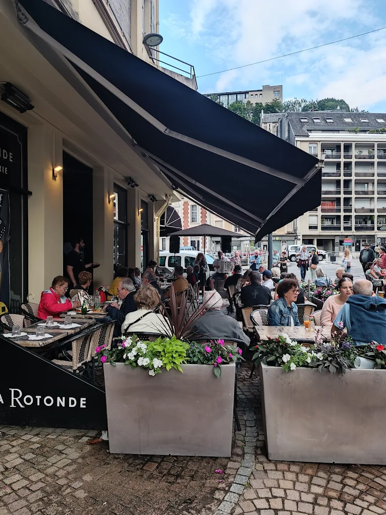 Terrasse de La Rotonde en plein été